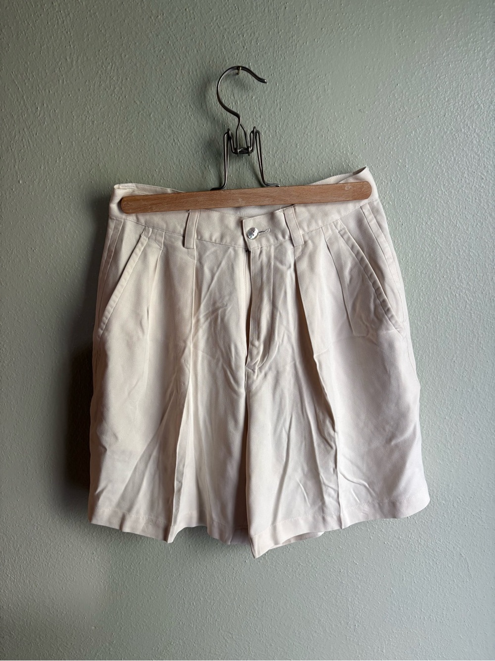 Tommy Bahama Silk high waisted shorts in Champagne Beige - Picture 2 of 4